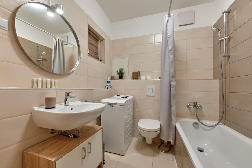 Balcony Centropolitan W Ac By Nw Apartmán *