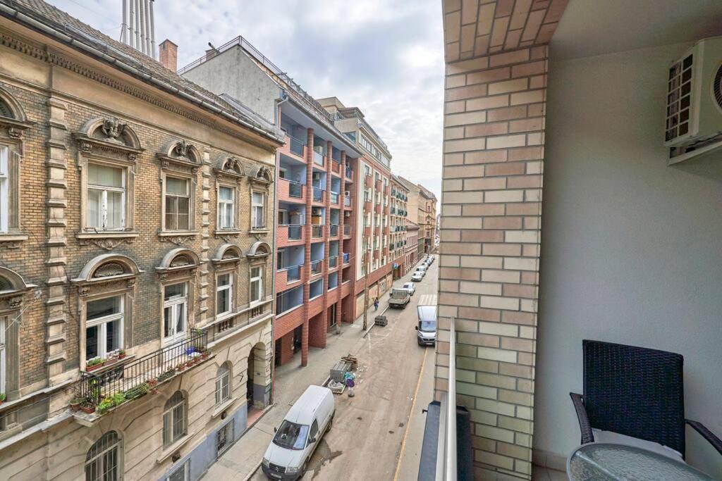 Balcony Centropolitan W Ac By Nw Apartmán *